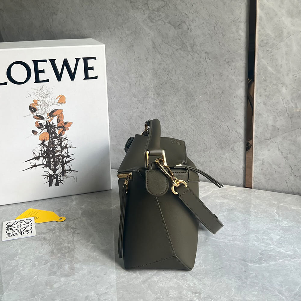 Loewe Small Puzzle Edge bag in classic calfskin(High-end grade)